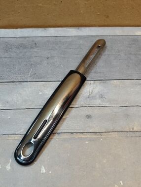 Stainless Steel Vegetable Peeler with Black Handle
